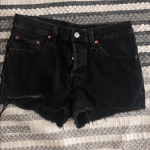 Black 501 Levi shorts